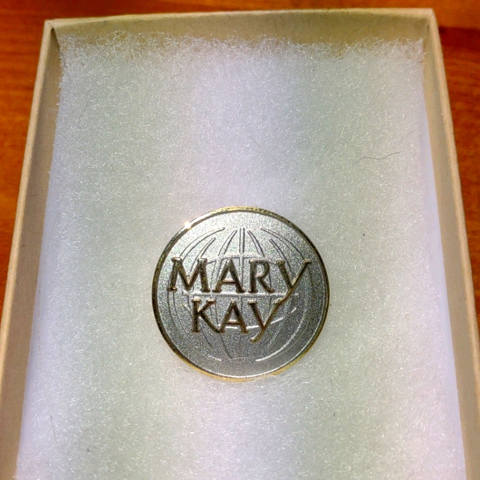 Vintage Mary Kay Lapel Pin 14$